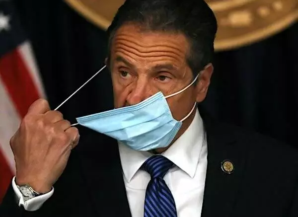 andrew cuomo struggles to take off his face mask