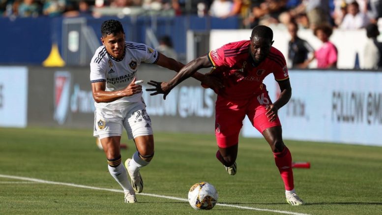Galaxy storm back to draw with St. Louis after red card