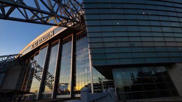 AT&T Stadium employee took cash to let fans without tickets in: Cops